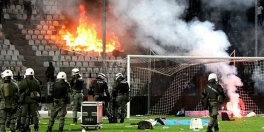 24 بطاقة حمراء في مباراة واحدة.. فوضى عنيفة تهز الملاعب الفرنسية