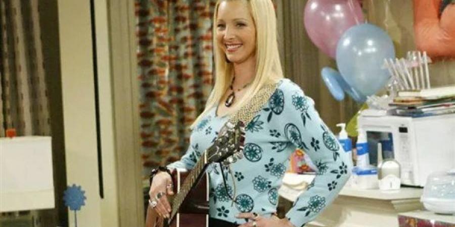 ليزا كودرو تكشف سر شعورها بالتهميش في التسعينات رغم نجاح Friends