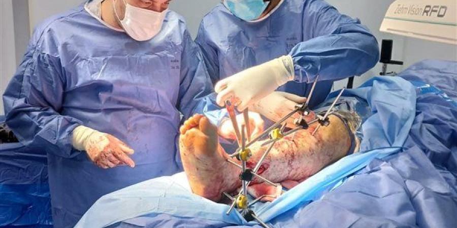 تدخل جراحي دقيق لإنقاذ مصاب بكسر مضاعف في مستشفى طلخا بالدقهلية