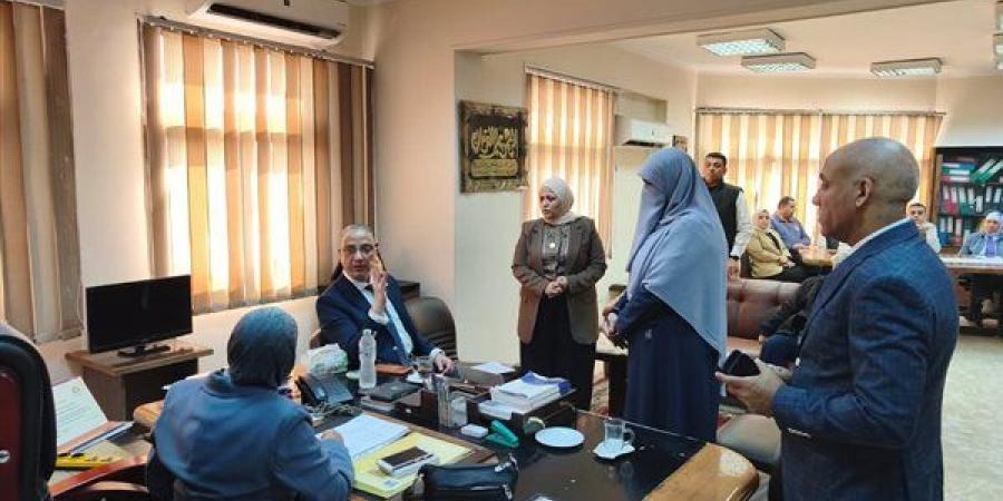 محافظ الجيزة يتفقد مديرية الإسكان والمرافق ويوجه بتسريع معدلات التنفيذ