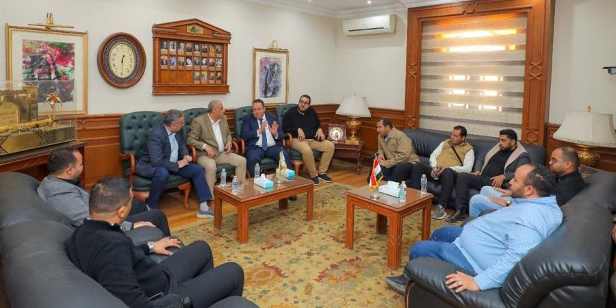 وفد من مجلس النقابة الفرعية بأسيوط يهنئ نقيب المهندسين