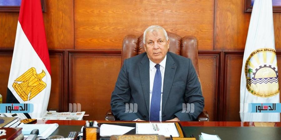 محافظ مطروح يعتمد عددا من عقود التقنين ويُوجّه بسرعة استكمال الإجراءات