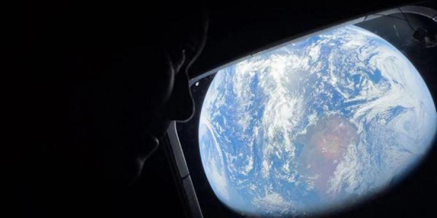 طاقم أرتميس 2 يدخل نطاق جاذبية القمر في رحلة تاريخية