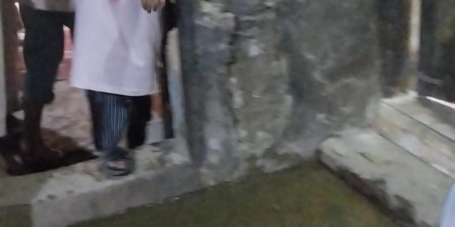 أسوان: أهالي شارع الغجر بكوم امبو تستغيث من مياه الصرف الصحي