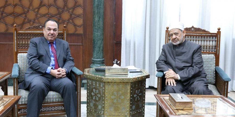شيخ الأزهر يستقبل السفير الكويتي لدى القاهرة لبحث سبل تعزيز التعاون