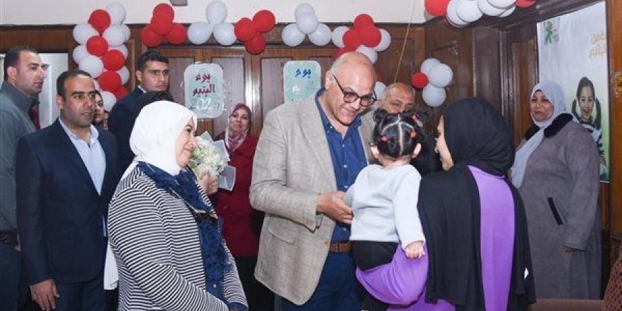 محافظ الإسكندرية يتفقد دور رعاية الأيتام بحي شرق احتفالًا بيوم اليتيم