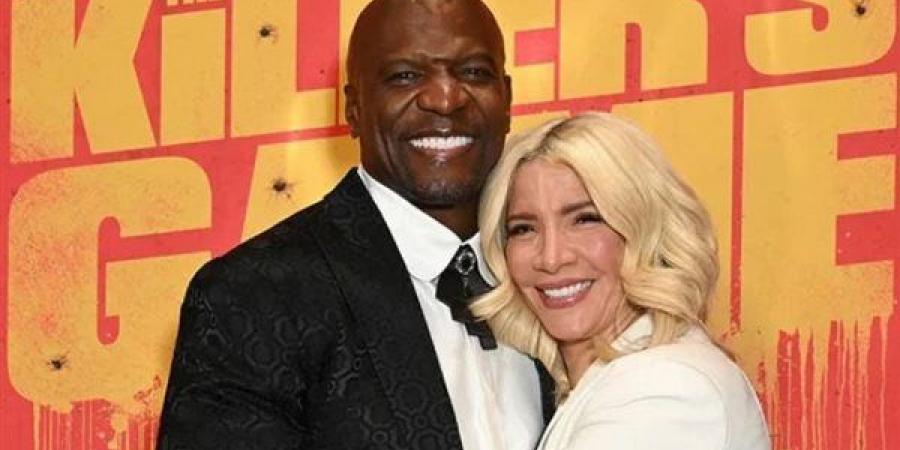 تيري كروز يكشف عن معركة زوجته ريبيكا المؤلمة مع مرض باركنسون