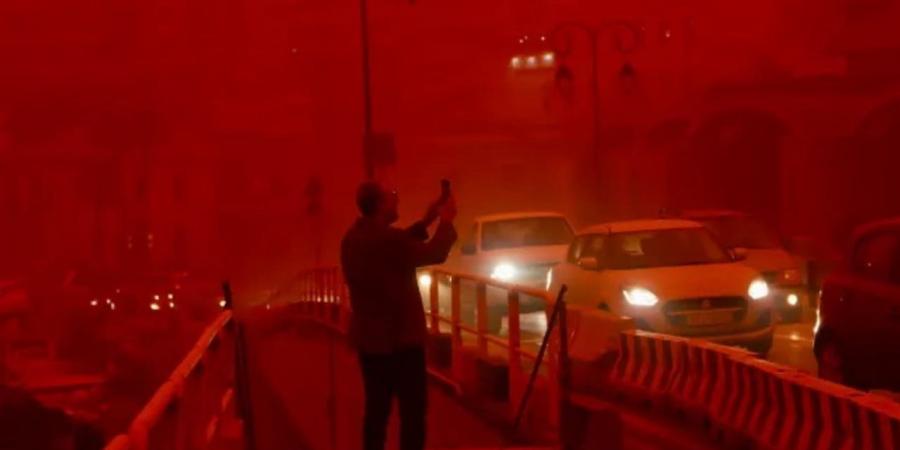 الأرصاد تنفي وصول العاصفة الدموية إلى مصر وتحذر من تخفيف الملابس