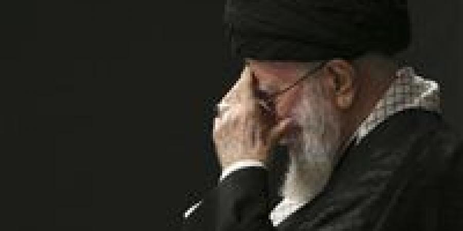 الذكرى الأربعين.. جثمان خامنئي ينتظر التراب وسط تخبط القيادة