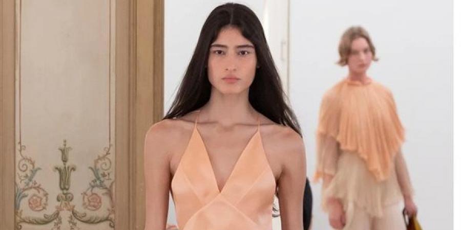 صيحات الموضة 2026.. البساطة تعود لتتصدر المشهد