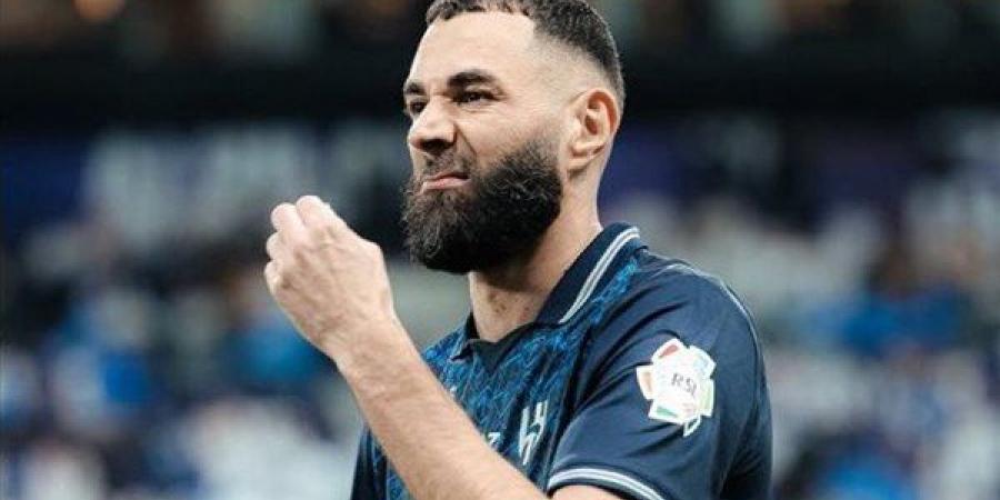 الفحص الطبي يحسم موقف بنزيما من المشاركة أمام الخلود