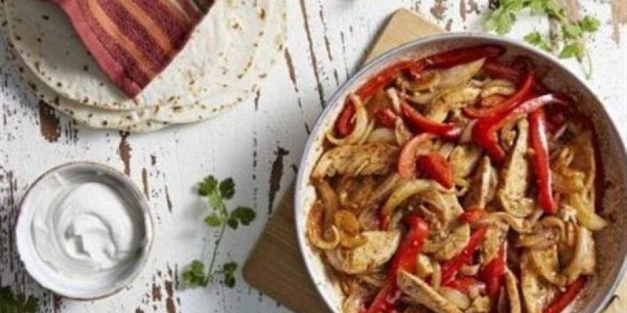 طريقة عمل فاهيتا الدجاج في المنزل بطعم شهي وسريع التحضير