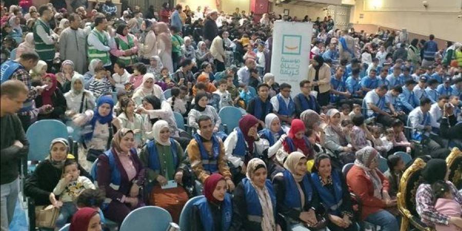 إقبال كبير على عرض "الليلة الكبيرة" بقصر ثقافة أسيوط ضمن مشروع المواجهة والتجوال