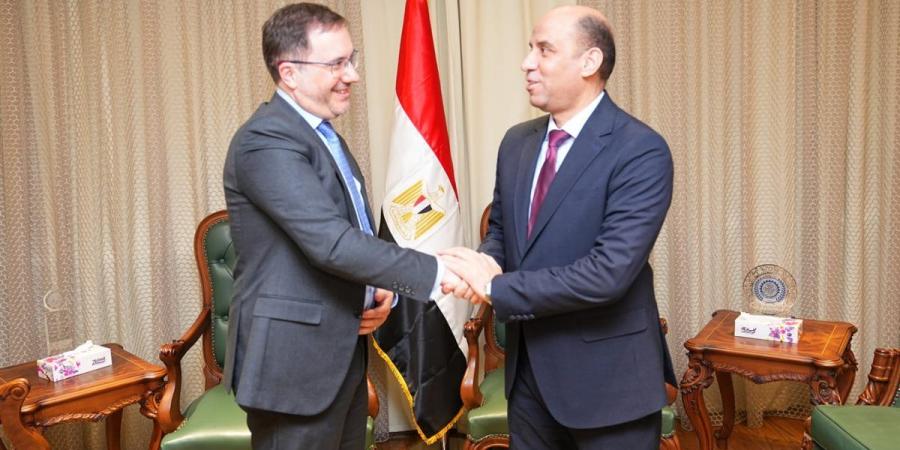 وزير العمل يلتقي سفير بريطانيا بالقاهرة لبحث تعزيز التعاون وتشغيل الشباب وتمكين المرأة