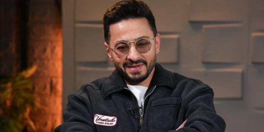 حمادة هلال يعلن إصابة والده بشلل نصفي