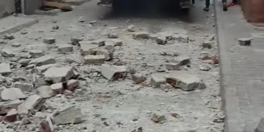 مأساة في الإسماعيلية: وفاة شخص بانهيار بلكونة في المحطة الجديدة