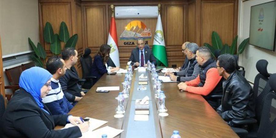 محافظ الجيزة يبحث ملفات التصالح والتراخيص والنظافة في حي الدقي