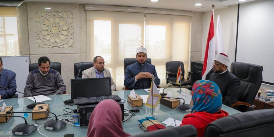 أمين البحوث الإسلامية يجتمع بإدارة مجلة الأزهر ويؤكد أهمية تكامل الجوانب التحريرية والفنية
