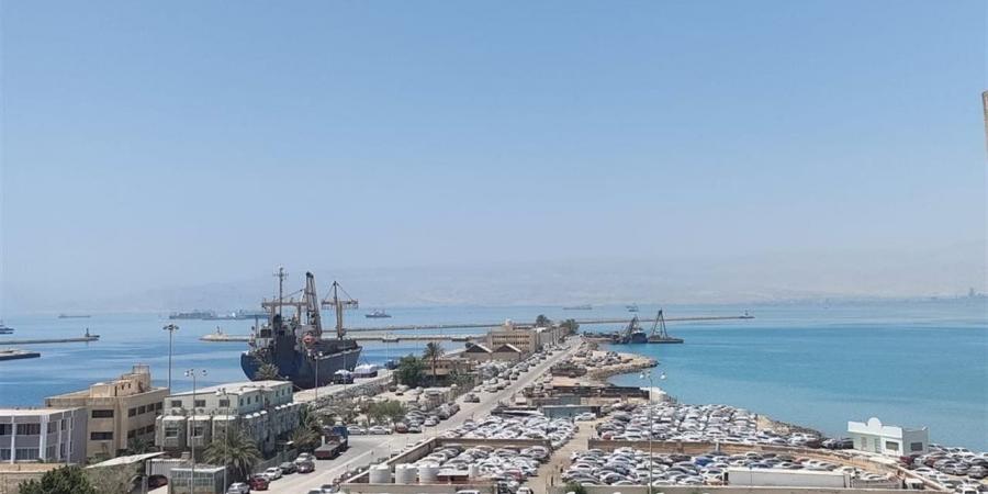 تداول 622 شاحنة بضائع وتصدير 10 آلاف طن مواد غذائية بموانئ البحر الأحمر