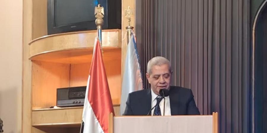 أحمد فهمي عمر يعبر عن مشاعر الفقد والحب في حفل تأبين والده