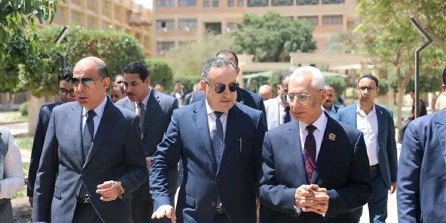 وزير التعليم العالي يتفقد سير الأعمال التنفيذية بجامعة المنيا التكنولوجية