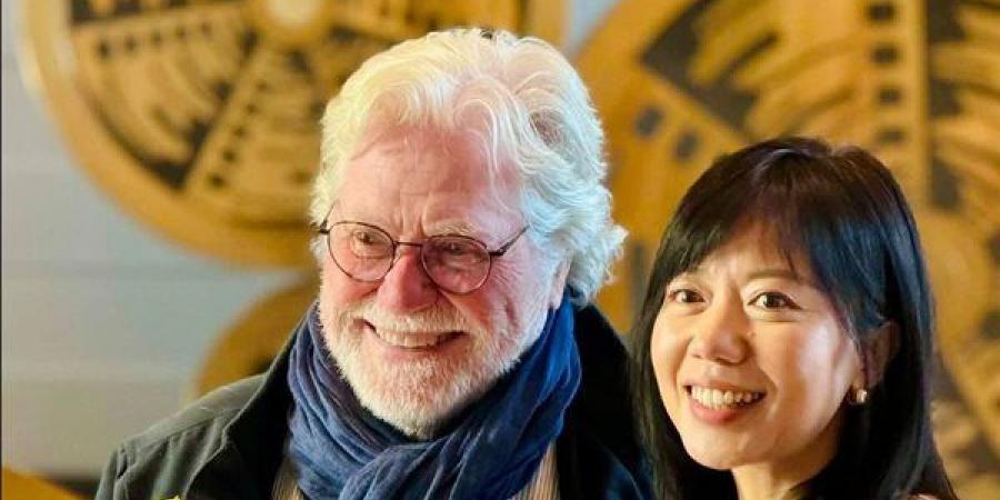 حسين فهمي يروج لفيلمه العالمي الجديد The Story I Found In China