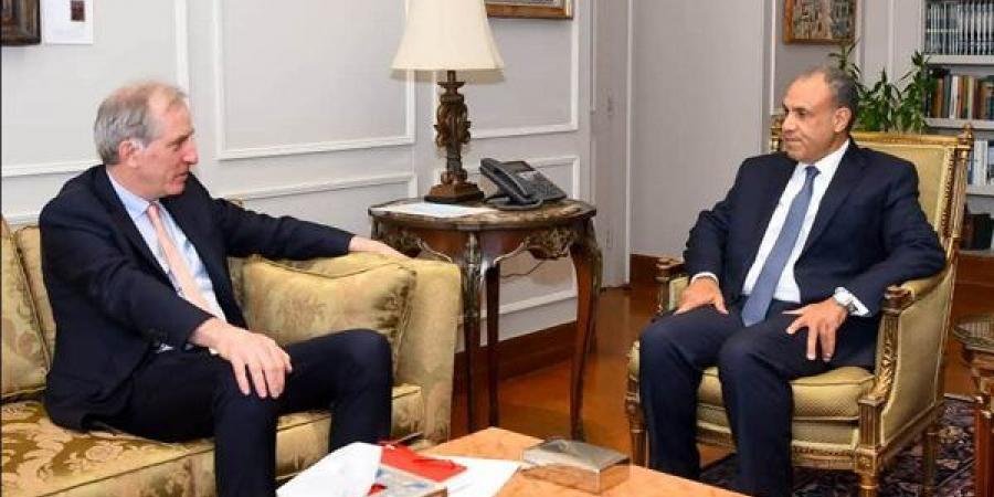 وزير الخارجية يبحث مع الممثل الأوروبي الخاص لعملية السلام تطورات الأوضاع في الأراضي الفلسطينية