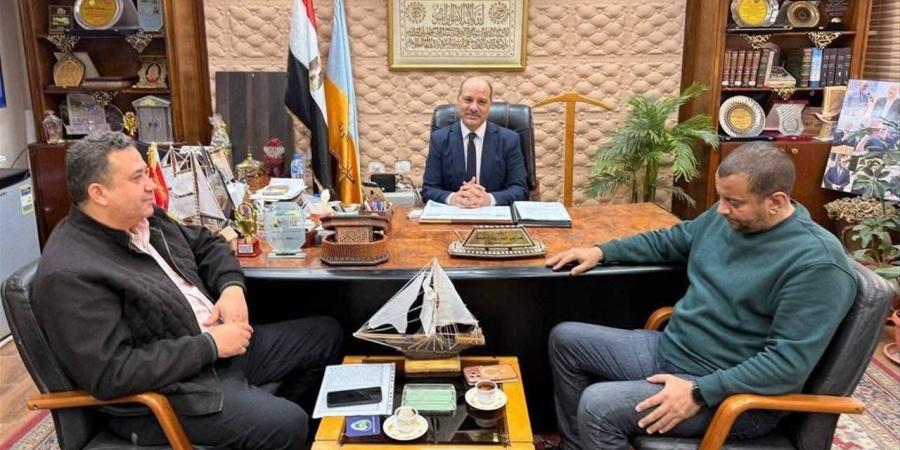 مدير تعليم الإسكندرية يترأس الجلسة الأولى لتطوير البنية الرياضية والتكنولوجية بالمدارس