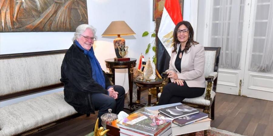 حسم الجدل.. استمرار حسين فهمي رئيسا لمهرجان القاهرة السينمائي الدولي