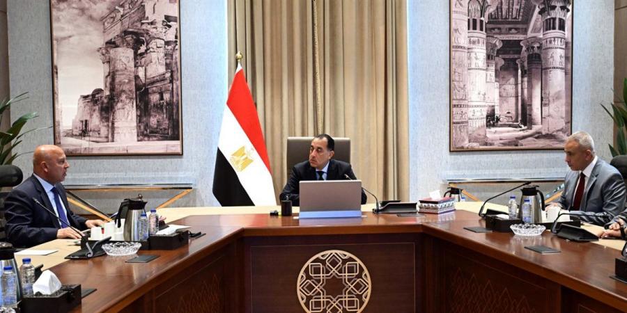 رئيس الوزراء يتابع مع وزير النقل عددا من ملفات عمل الوزارة