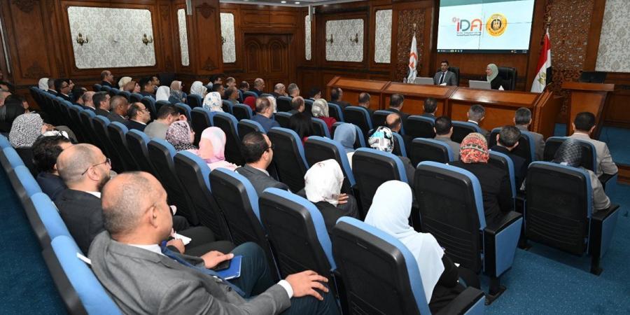 وزير الصناعة يلتقي قيادات وموظفي الهيئة العامة للتنمية الصناعية