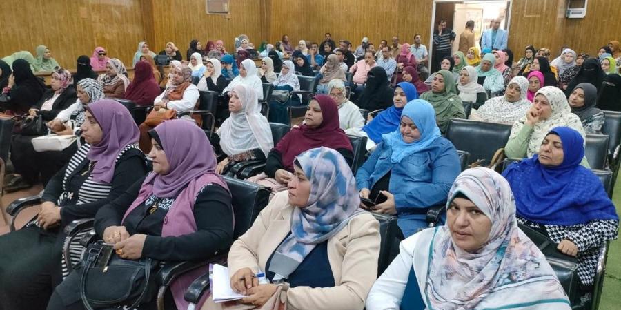 "إعلام الوادى الجديد" يناقش جهود الدولة في إدارة الأزمات الراهنة