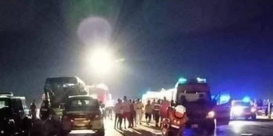 فتح طريق الغردقة -راس غارب باتجاه القاهرة بعد رفع اثار حادث انقلاب اوتوبيس