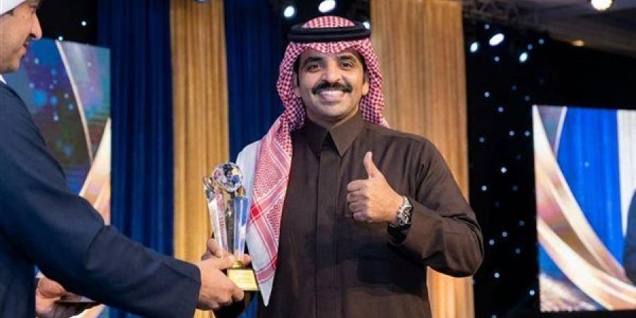 تكريم الإعلامي السعودي سلطان السمي في مهرجان الإعلام والاتصال