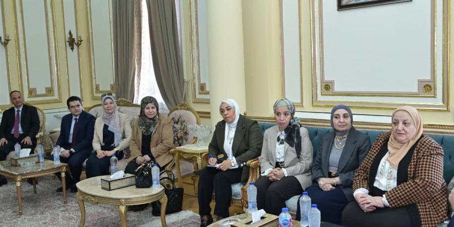 لتجديد اعتماد كلية الصيدلة.. جامعة القاهرة تستقبل وفد هيئة ضمان الجودة