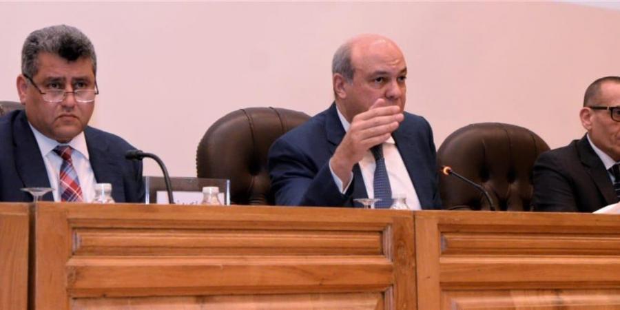 وزير الطيران يناقش تعديلات القرار 333 لسنة 2026 لتعزيز الاستثمار وحوكمة قطاع الطيران