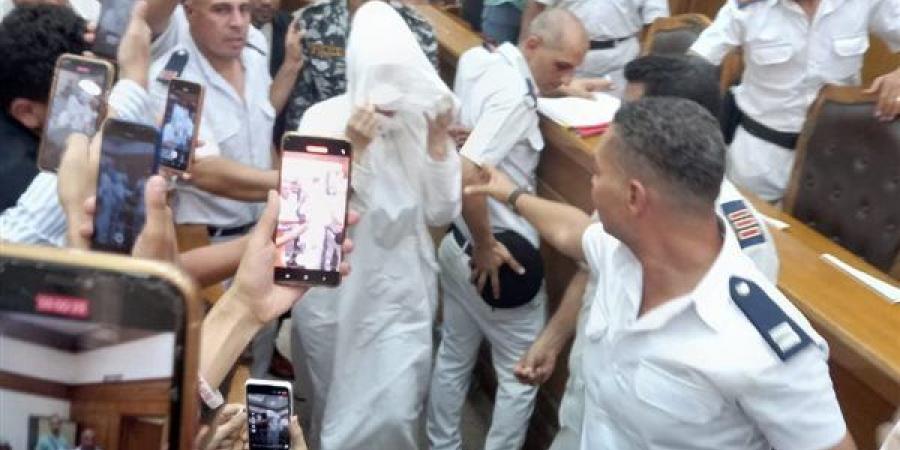 خنقت ابنتها وهي نائمة.. نظر طعن مضيفة طيران على حكم حبسها