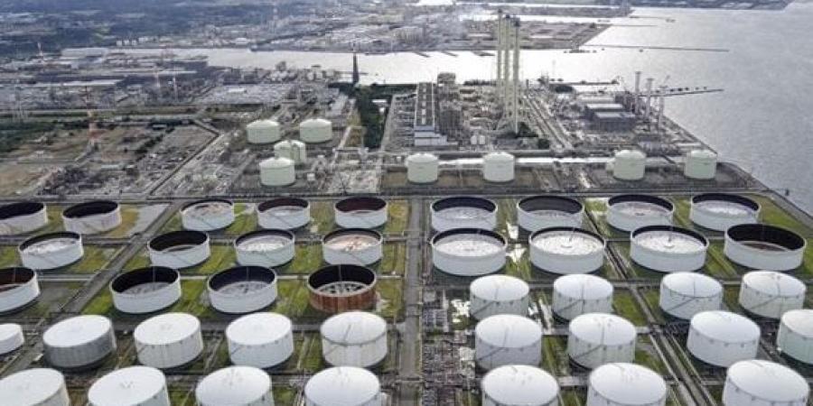 مخزونات النفط الأمريكية ترتفع لأعلى مستوى منذ يونيو 2023