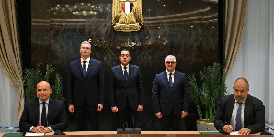 مدبولي يشهد توقيع عقد مشروع "بولي سيرف" المصرية للكيماويات بالسخنة