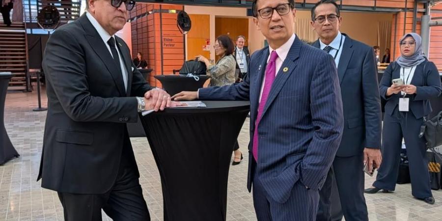 وزير الصحة يبحث مع نظيره الإندونيسي تعزيز الترصد الوبائي والإنذار المبكر والرقابة الدوائية