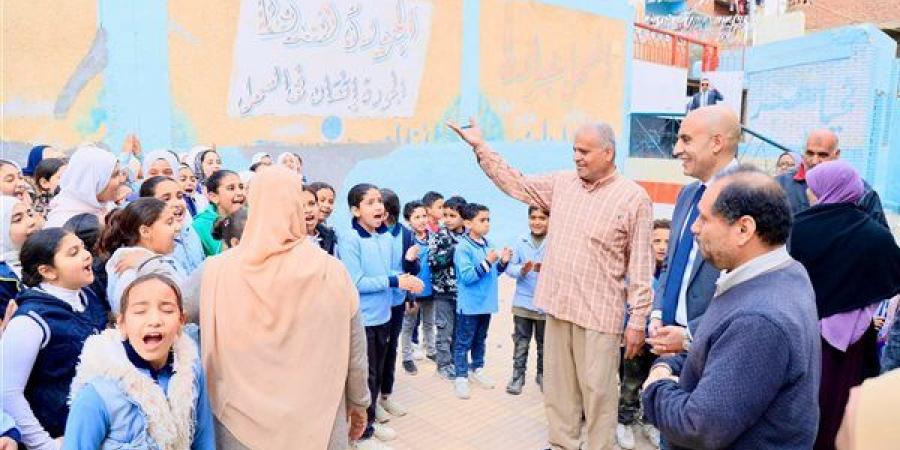 وزير التربية والتعليم في زيارة مفاجئة لمدارس الشرقية