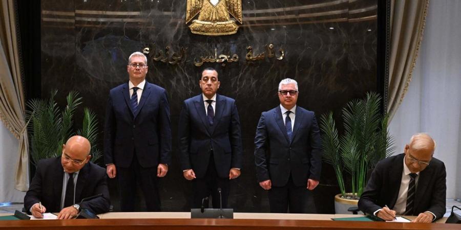 توقيع عقد إنشاء مشروع "إندوراما مصر للأسمدة" بالمنطقة الاقتصادية لقناة السويس