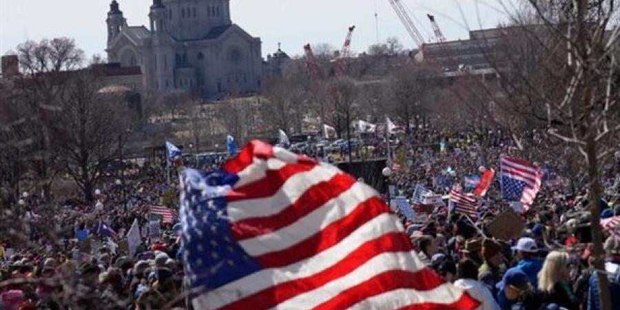 لجنة العرب الأمريكيين: إقالة قيادات عسكرية بارزة يعكس خللا في معايير الاختيار