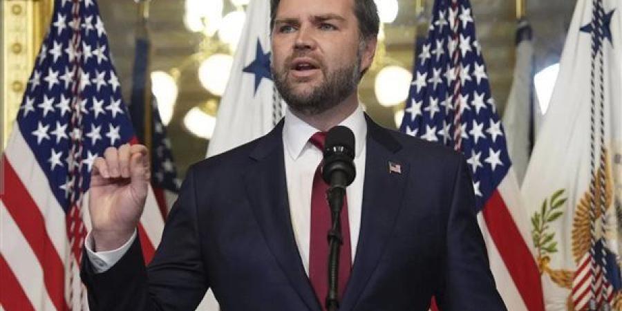 نائب الرئيس الأمريكي: إيران ستواجه عواقب وخيمة إذا لم تفتح مضيق هرمز