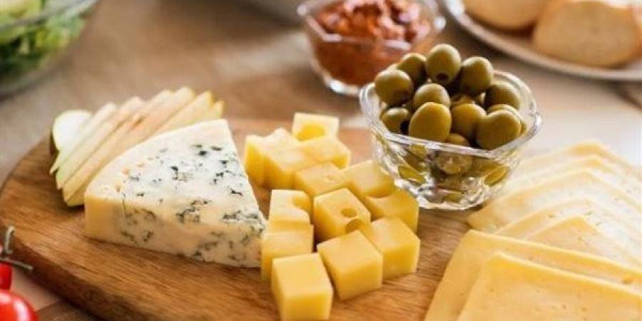 ماذا يحدث للجسم عند تناول الجبنة يوميًا؟
