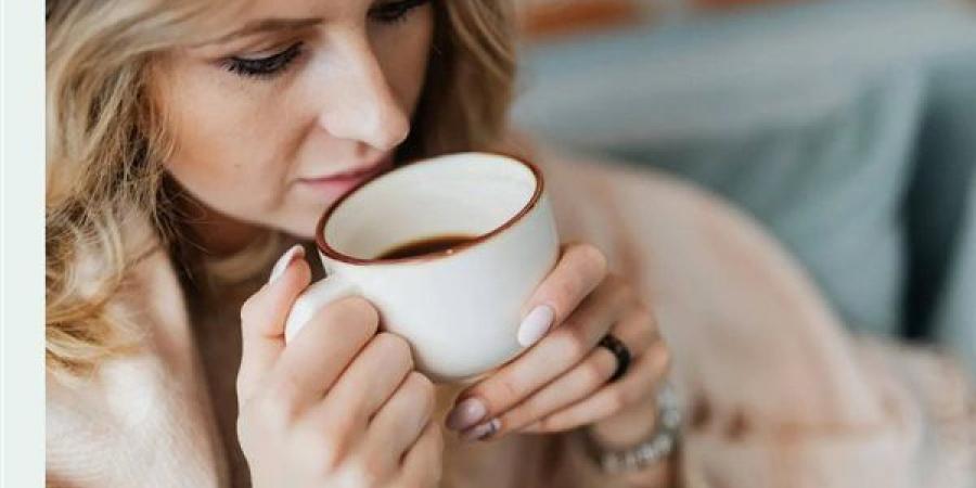 شرب القهوة على معدة فارغة.. فوائد محتملة وآثار يجب الانتباه لها