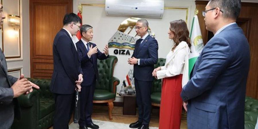 محافظ الجيزة يبحث إمكانية توقيع اتفاقية صداقة مع مدينة نانجين الصينية