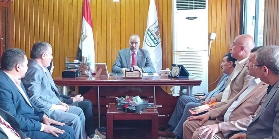 وكيل تعليم بني سويف يشهد اللقاء التعريفي للمرشحين لوظيفة مدير المدرسة الدولية