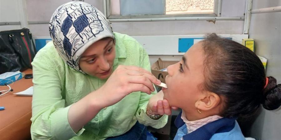 تقديم خدمات طبية خلال قافلة سكانية شاملة بقرية سرنباي بالمحمودية