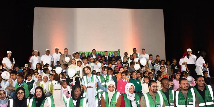 محافظ أسوان يشارك في الاحتفال بيوم اليتيم